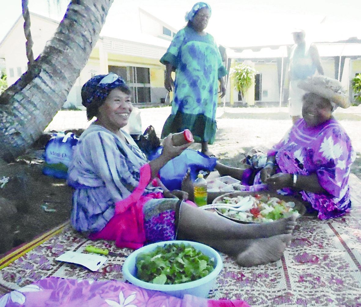 Un repas « partage » a rassemblé tous les participants et les mamans ont été mises à contribution.