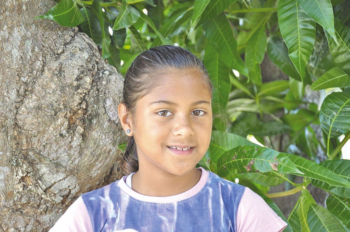 Lilou habite Koumac. Plus tard, elle aimerait être styliste. En attendant, elle s’adonne à la lecture mais elle aime aussi nager en piscine et faire du tennis de table.