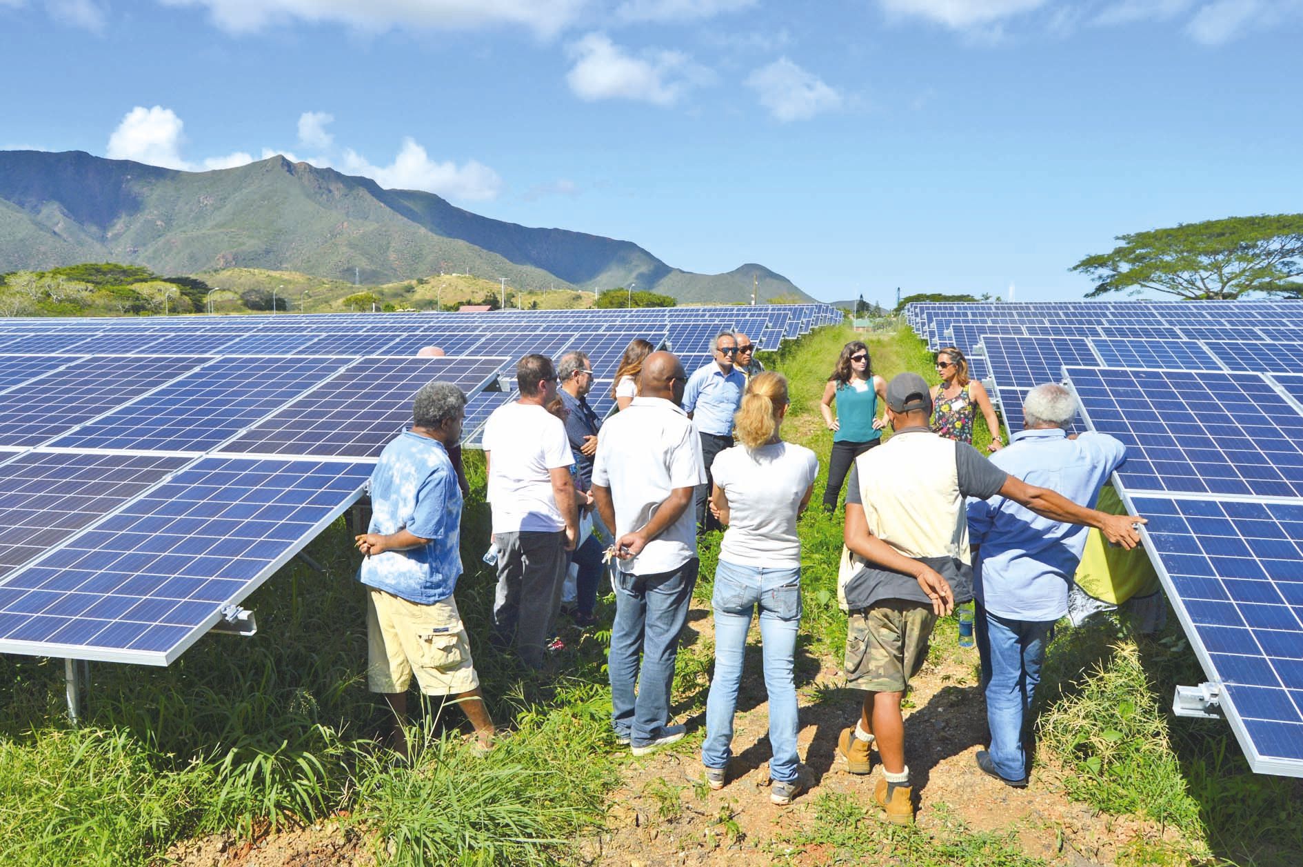 Depuis avril, une centrale photovoltaïque sur terre  coutumière produit de l’électricité à Témala village. Un projet similaire est en cours à la tribu de Boyen. 