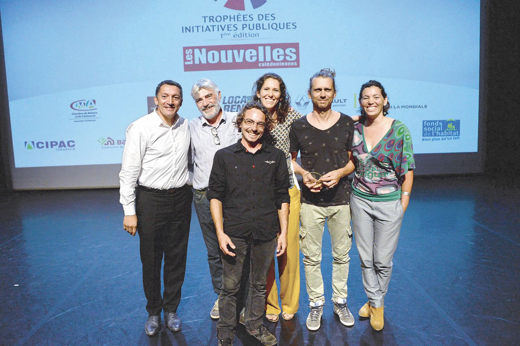 Hervé Gibus, pour le groupe  Jeandot, a remis le prix à l’équipe de la Coop à nous.