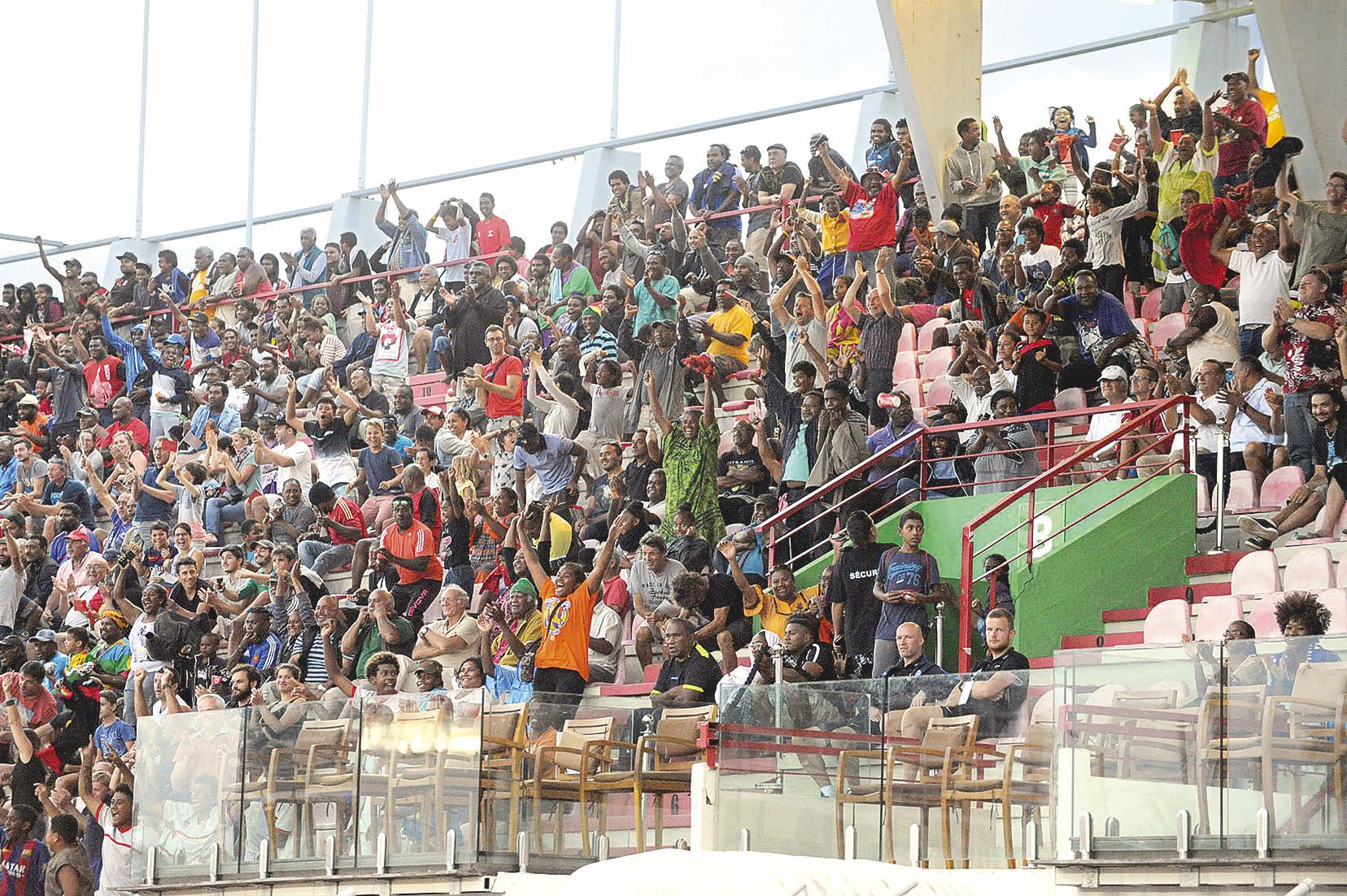 Près de 3 000 personnes sont venues hier supporter les Cagous au stade Numa-Daly.