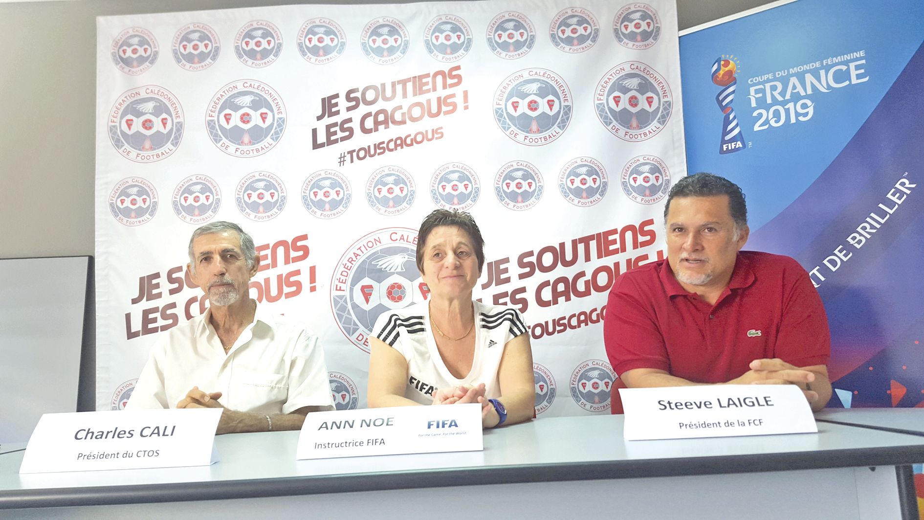 Charles Cali (président du CTOS), Ann Noe (instructrice pour la Fifa) et Steeve Laigle (président de la FCF), hier à Nouméa.