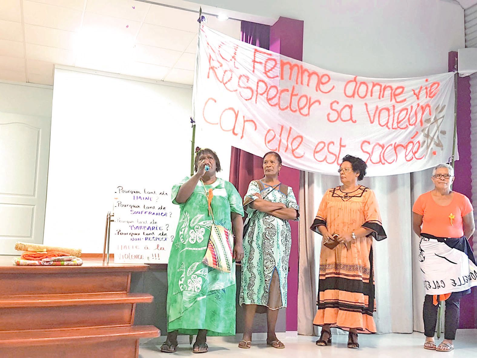 Plusieurs personnes ont pris la parole, comme ici Anne-Marie Tamaï, de l’Association des femmes de Thio.