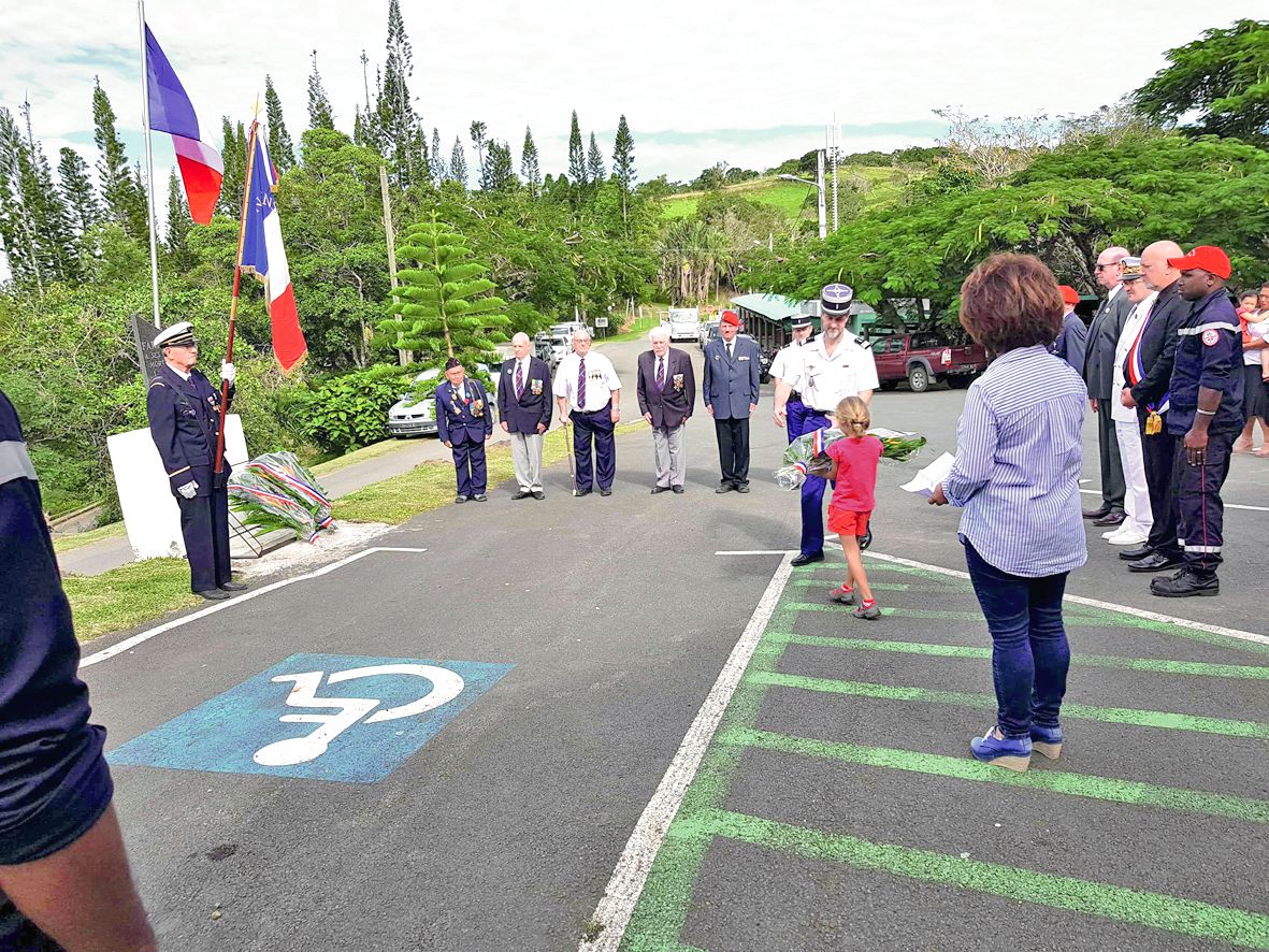 Farino. Hier matin, une cinquantaine de personnes ont fait le déplacement pour commémorer l’armistice. Après un mot de Denis Bruel, commissaire délégué de la République, et les dépôts de gerbes, la sonnerie aux morts a été suivie d’une minutes de silence 