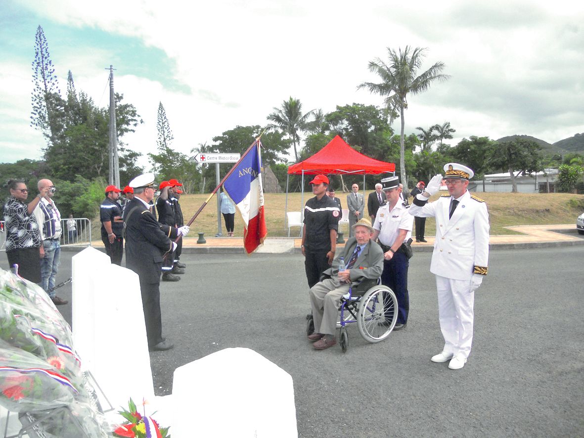 La Foa. Les porte-drapeaux,  les anciens combattants,  les représentants des pompiers, des militaires et de la gendarmerie étaient présents sur l’esplanade du monument aux morts. Denis Bruel, commissaire délégué de la République, a déposé une gerbe, en pr