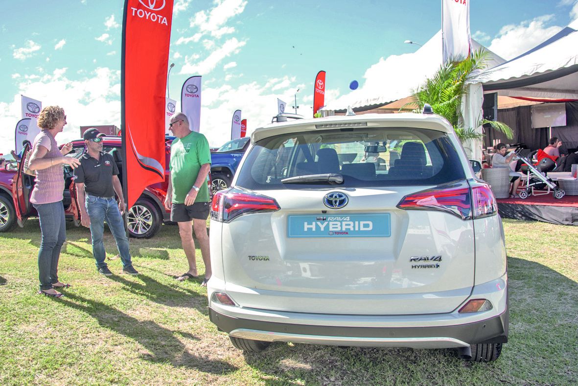 Le Toyota RAV4 Hybrid est le seul véhicule de sa catégorie à être présenté au salon.