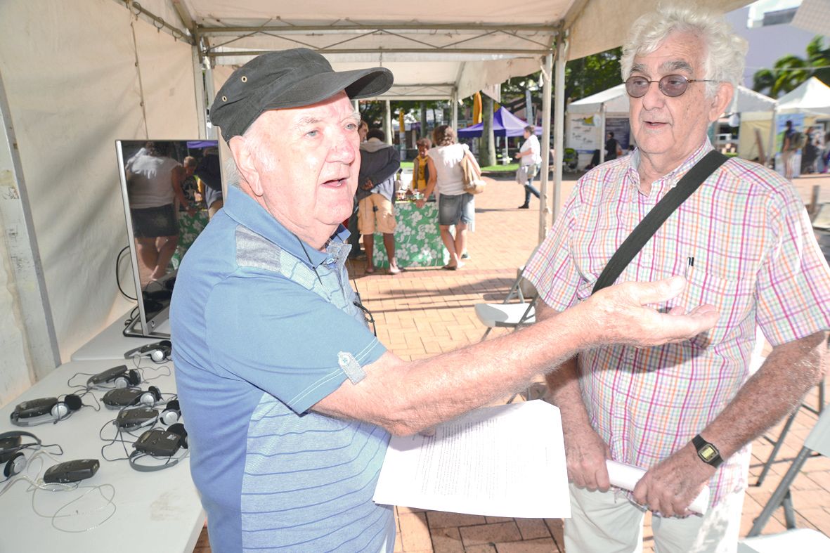 Arnold Russ et Félix Vautrin ont animé une mini-conférence sur l’eau dans l’ancien temps à Nouméa. 