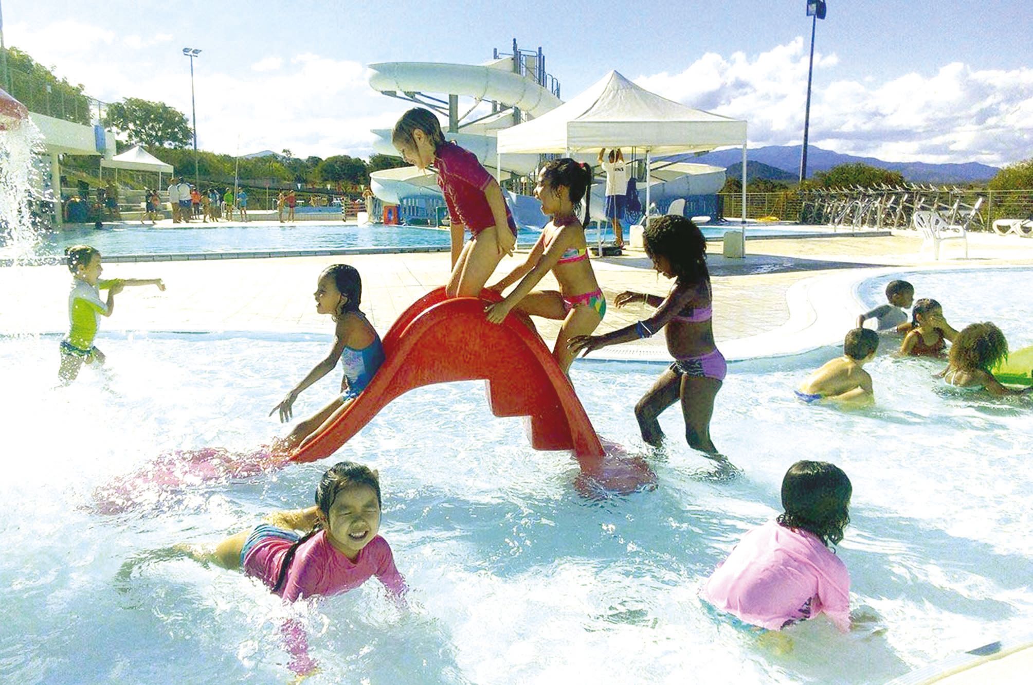 Mercredi, les hôtes du centre de vacances et de loisirs sont allés à Pouembout où ils n’ont pas manqué de faire un arrêt au centre aquatique.