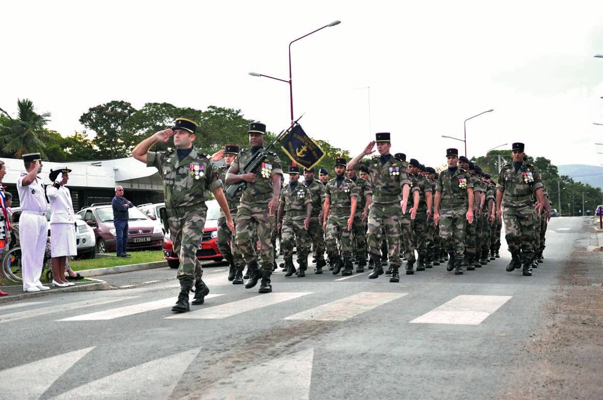 La cérémonie, qui s’est déroulée sur la place du monument aux morts du village, s\'est achevée par un défilé à pied de la compagnie d’honneur du RSMA-NC sur l’avenue Emile-Frouin.