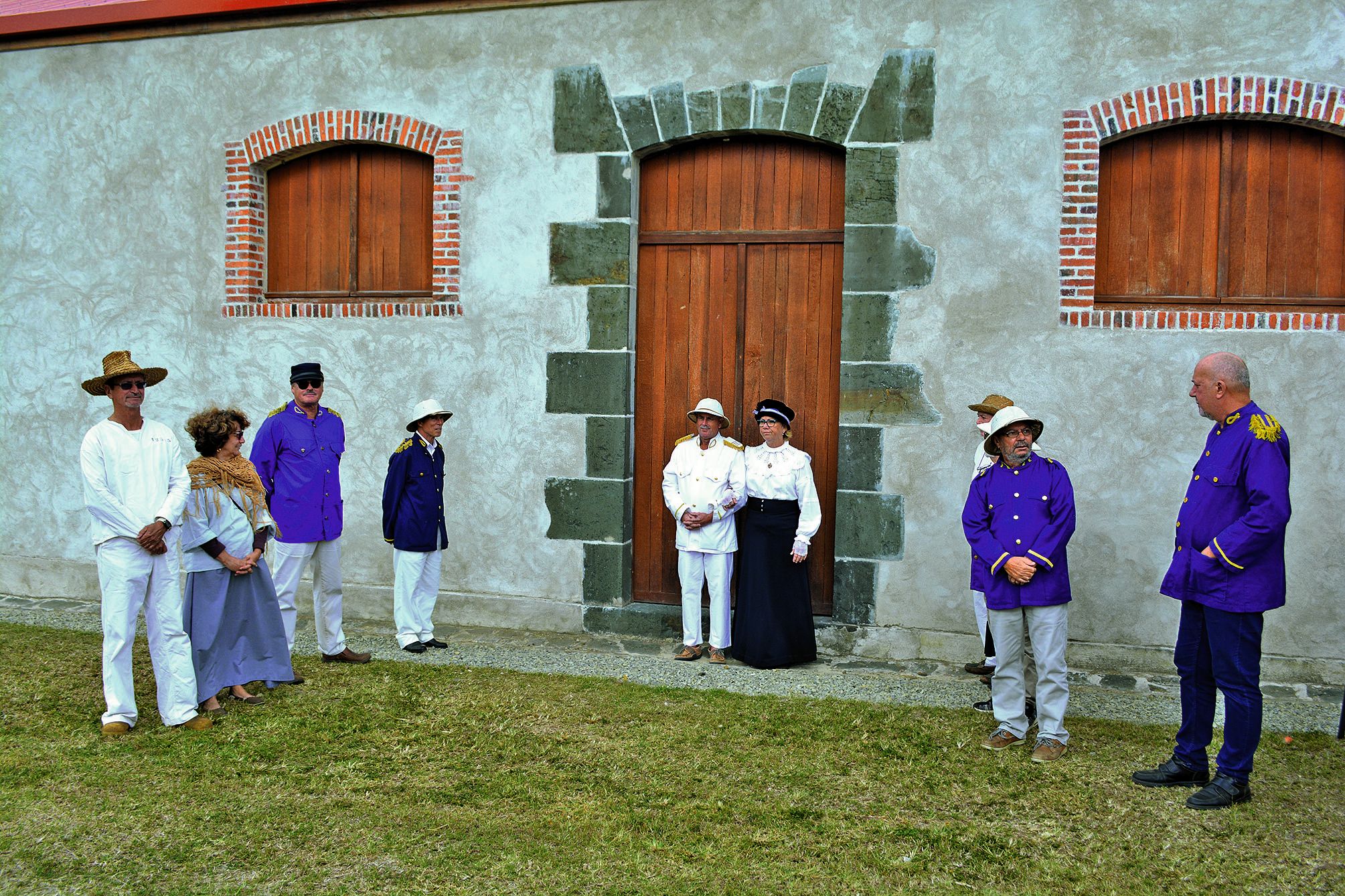 Pour permettre aux convives de se plonger dans l’histoire du Fort Téremba, les bénévoles ont accueilli les invités en costumes d’époque.