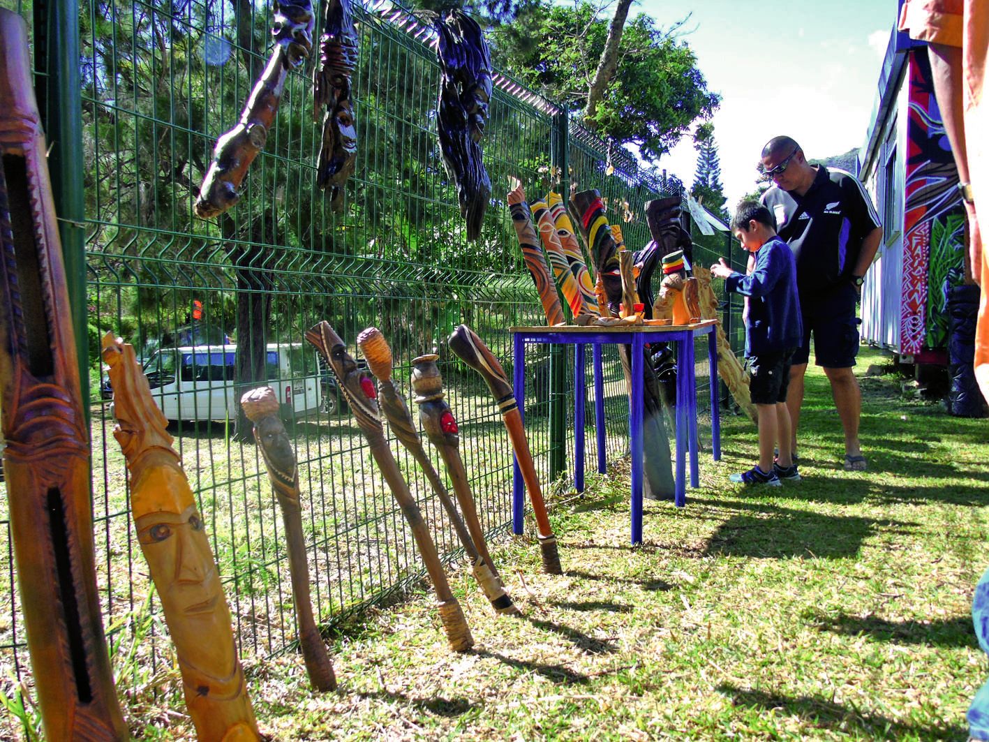 Une exposition des sculpteurs de la commune était présentée pour valoriser le savoir-faire de la région. « Mes enfants étaient scolarisés, ici, il ya quelques années. J’ai participé en sculptant une grande pièce qui représente les trente ans du collège et