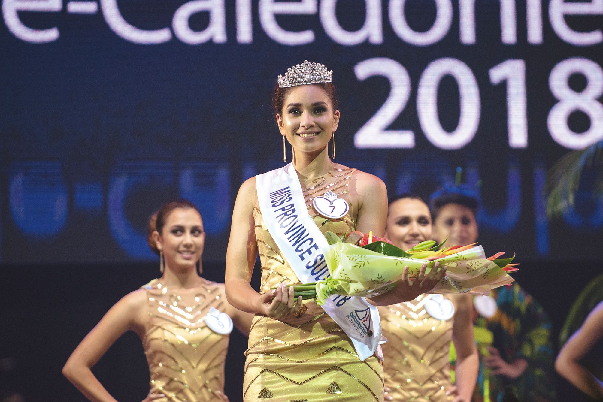 Farah Bahri (au centre) est devenue Miss Province Sud. Jade Vanhalle et Zoé Delvenne ont respectivement été couronnées première et deuxième dauphines. 