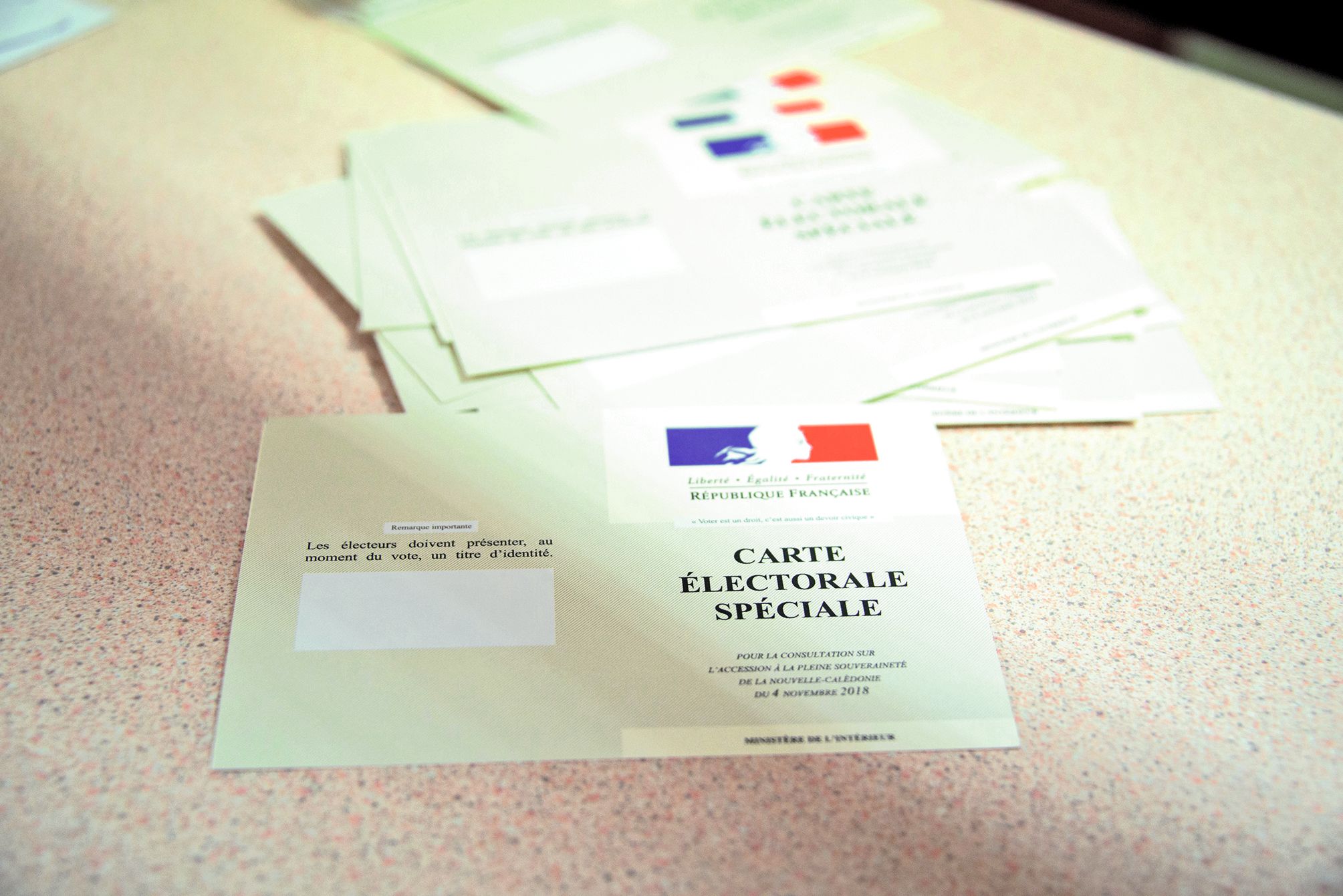 La carte électorale spéciale est de couleur beige, et à usage unique. Photo J.C.