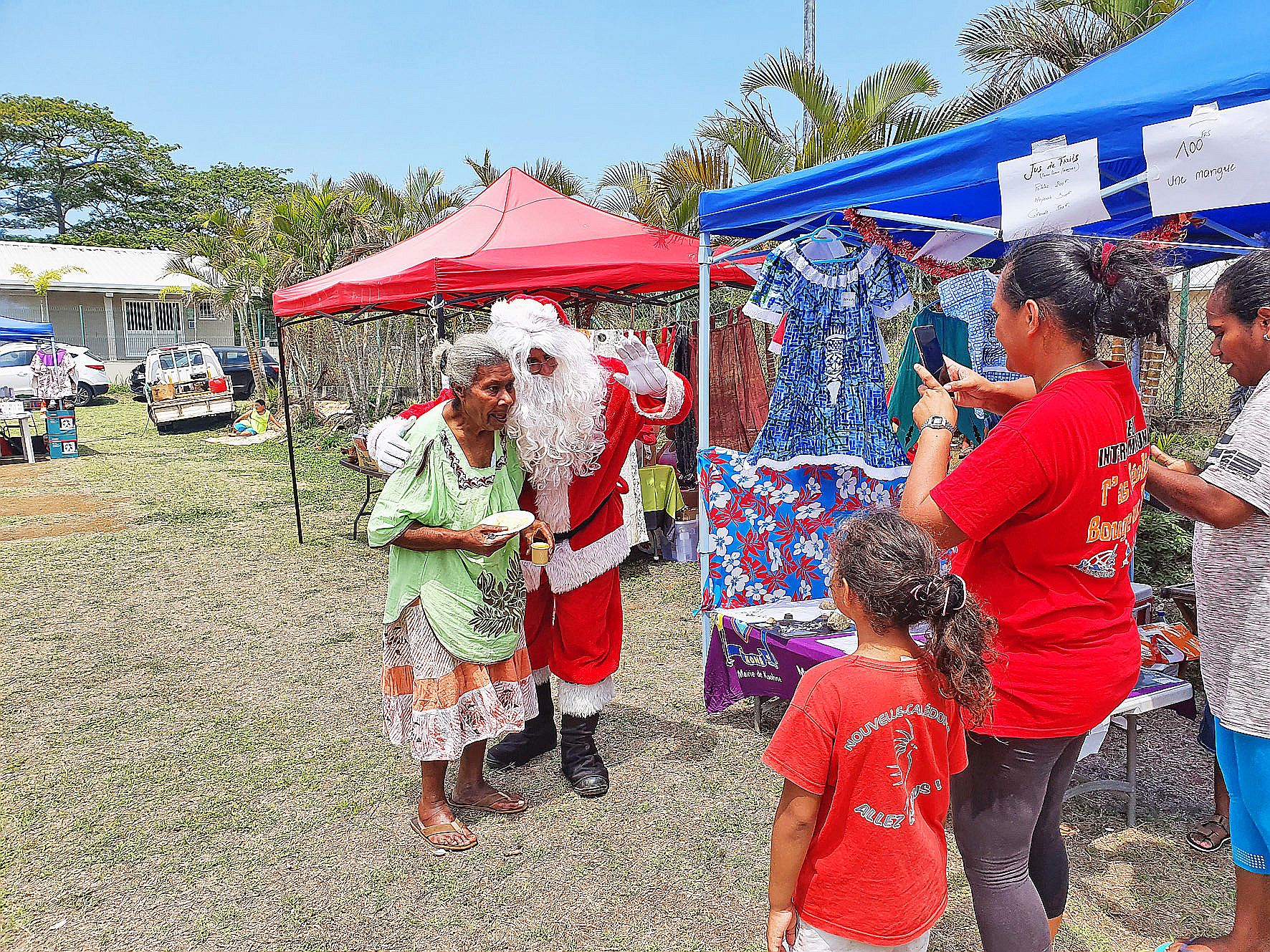 Koné. Plusieurs marchés et animations ont été annulés ces derniers jours, à Koné, mais pas le vide-greniers de Noël, dimanche matin, qui a eu un vif succès avec l’arrivée du père Noël, à 10 heures. Renseignements et inscriptions pour les prochains vide-gr