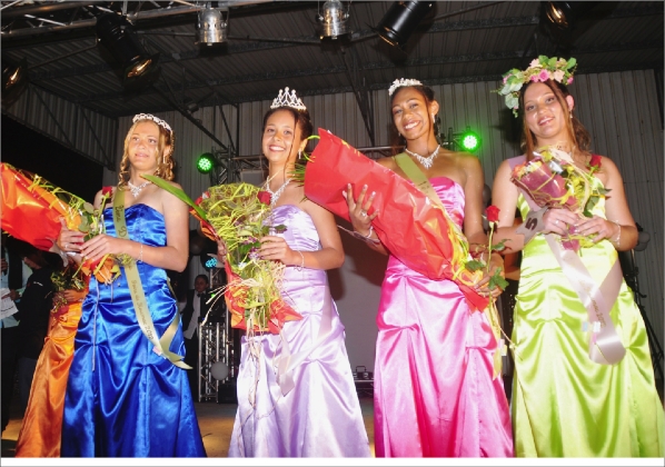 En présence de Sandra Bergès, Miss Nouvelle Calédonie, Yola Boedjiet a été élue Miss Foire de Koumac.  Axelle Houon et Ornella Gastaldi sont 1re et 2e dauphines