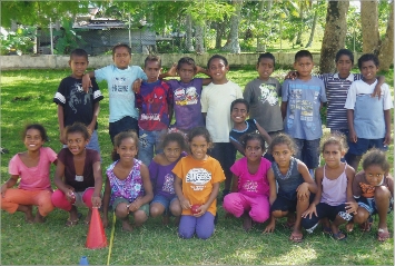 Les jeunes élèves de CE2 de Hmeleck (Lifou), fin prêts pour cette aventure sportive à Koné.