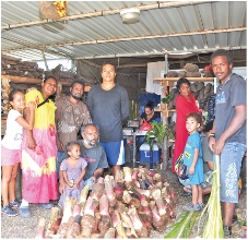 Pas de foire sans vente de matériel agricole. Les stands ont attiré des professionnels mais également des curieux.