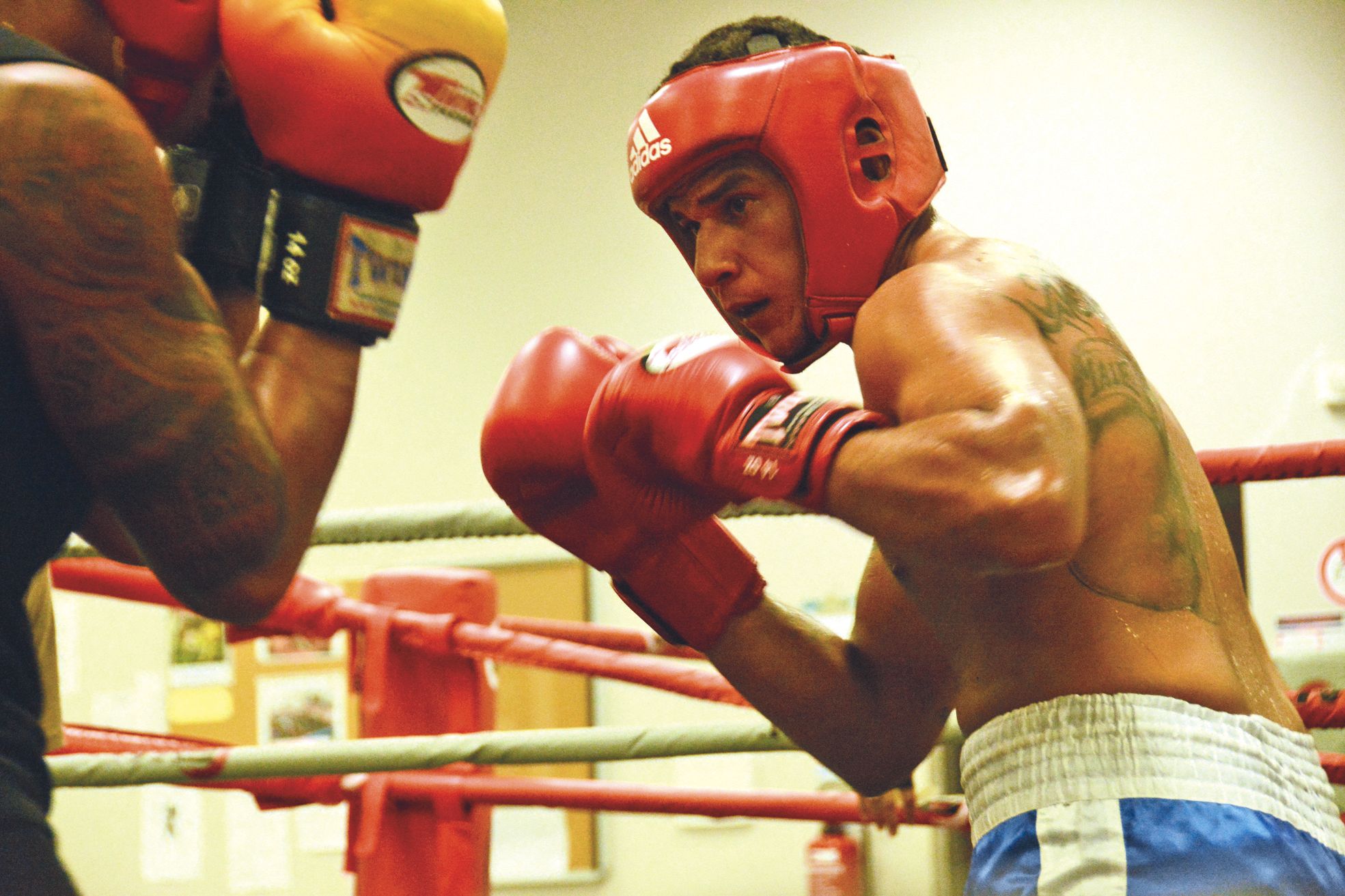 Auteuil, le 3 mars. Luke Hema s'entraîne entre la salle de boxe de Dumbéa et celle de l'Anse-Vata.