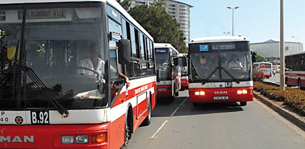 Les vieux  bus  toujours   vendre LNC nc Les Nouvelles 