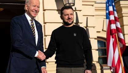 Visite surprise de Biden à Kiev qui promet plus d'aide militaire