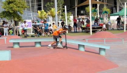 Les adeptes de trottinette freestyle en compétition à l’Arène du sud de Païta