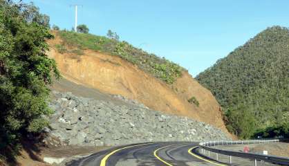 Païta : des travaux de confortement du col de Katiramona sont en cours