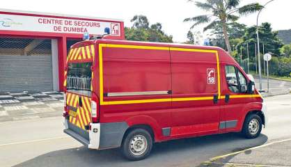 Une habitation ravagée par les flammes au squat du Médipôle