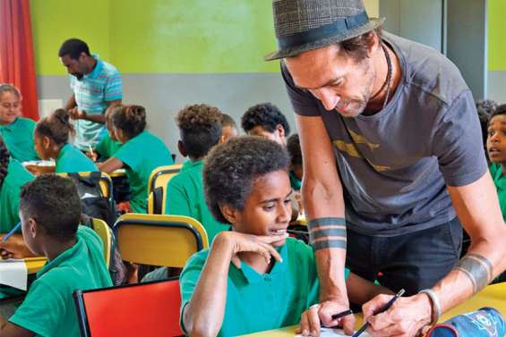 Un artiste à la rencontre des enfants de Maré