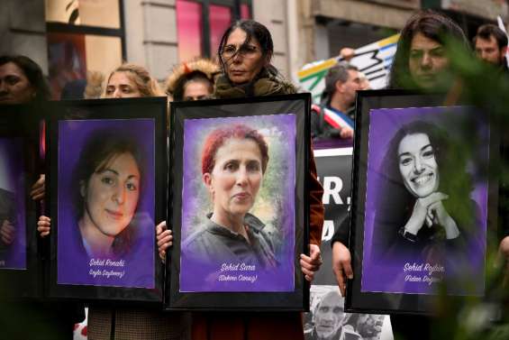 Départ d'une marche en hommage aux militantes kurdes assassinées il y a 10 ans à Paris