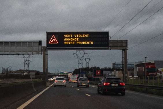 Les vents violents de la tempête Gérard perturbent le quart nord-ouest de la France