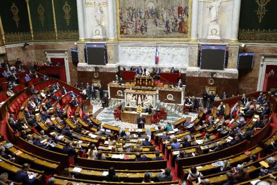 Retraites: la réforme dans l'arène de l'Assemblée, sous la pression de la rue