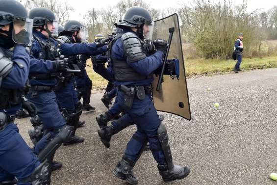 A Metz, les CRS se battent entre eux pour s'entraîner