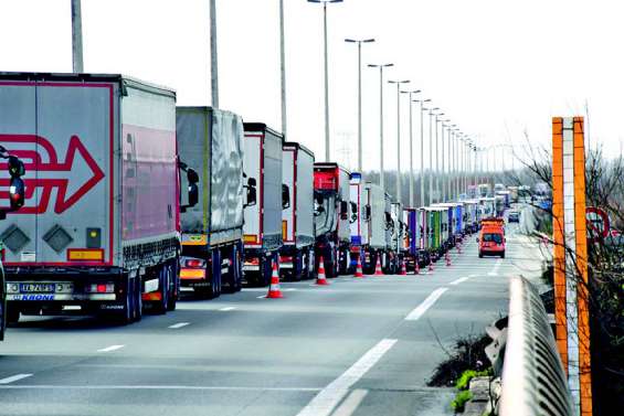 Grève du zèle des douaniers à Calais et à Dunkerque