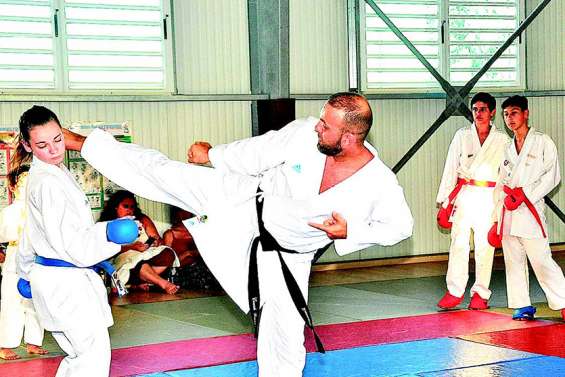 Un entraînement de karaté avec un champion du monde