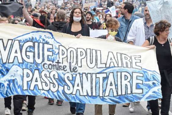 Près de 48 000 manifestants contre le pass sanitaire