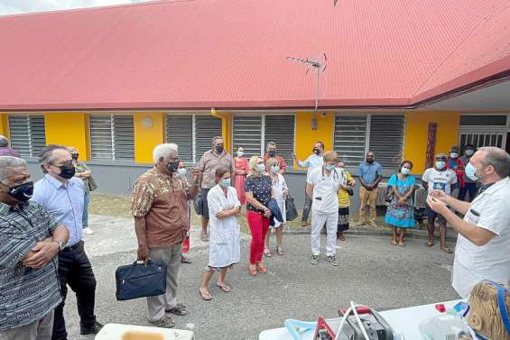 Les présidents du gouvernement  et du Congrès au chevet de Lifou 