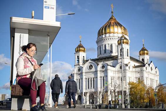 Nouvelles restrictions à Moscou face à la flambée en Russie