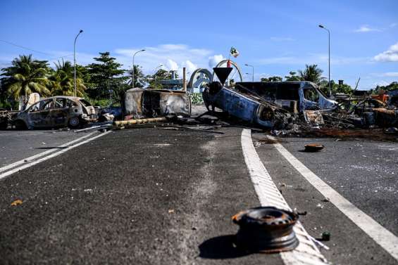 Couvre-feu en Guadeloupe et tirs en Martinique