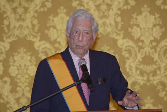 Mario Vargas Llosa élu  à l'Académie Française