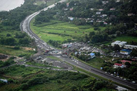 Retour au calme progressif en Guadeloupe et Martinique