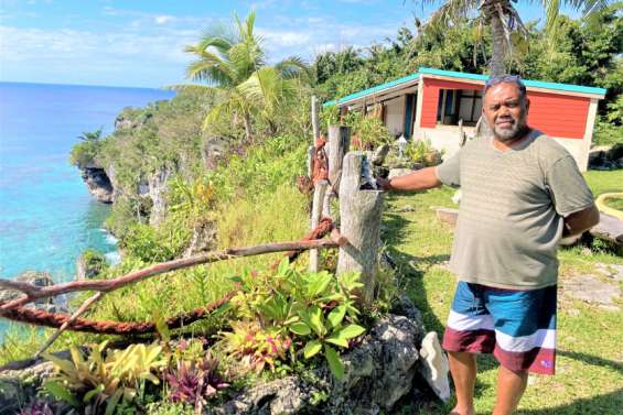 « Le paradis se paye. Et c'est parfois cher ! »
Georges Kahlemu, gérant du gîte Faré falaises, à Jokin