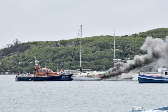 Un voilier au mouillage à Moselle détruit par un incendie