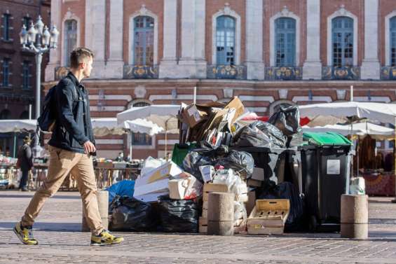 À Toulouse, les poubelles s'accumulent