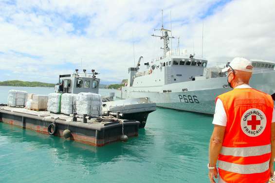 Aide humanitaire, survols des îles... 