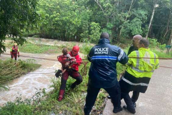 [EN DIRECT] Fortes pluies et orages : vigilance orange, routes coupées, radiers inondés, intervention des pompiers, festivités annulées…