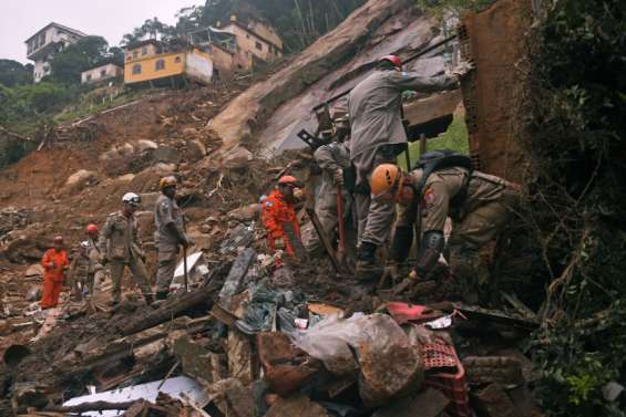 De nouveaux corps découverts cinq jours  après la catastrophe