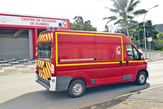 Dumbéa : un feu se propage à plusieurs véhicules, plus de 80 personnes évacuées