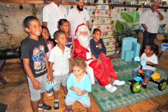 Le Lions club Bougainville amènele père Noël à Béthanie