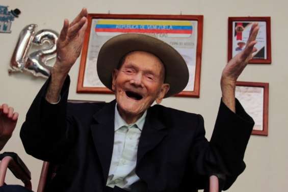 À 112 ans, il devient l'homme le plus vieux du monde