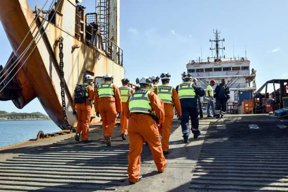 [Gros plan] Les douaniers formés à la fouille des navires